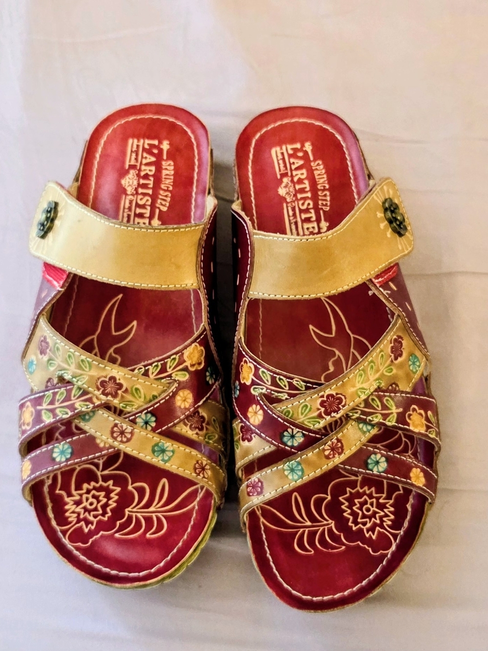 Spring Step L'Artiste Women's Leigh Floral Embroidered Red Floral Sandals Sz41